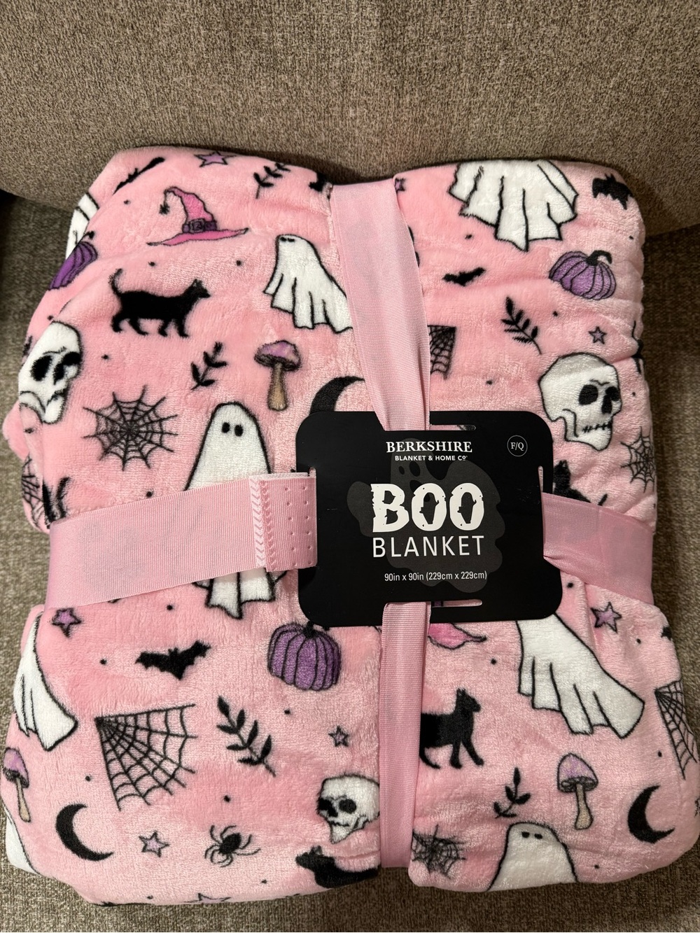 Berkshire Pink Halloween 'Boo' Full/Queen Blanket